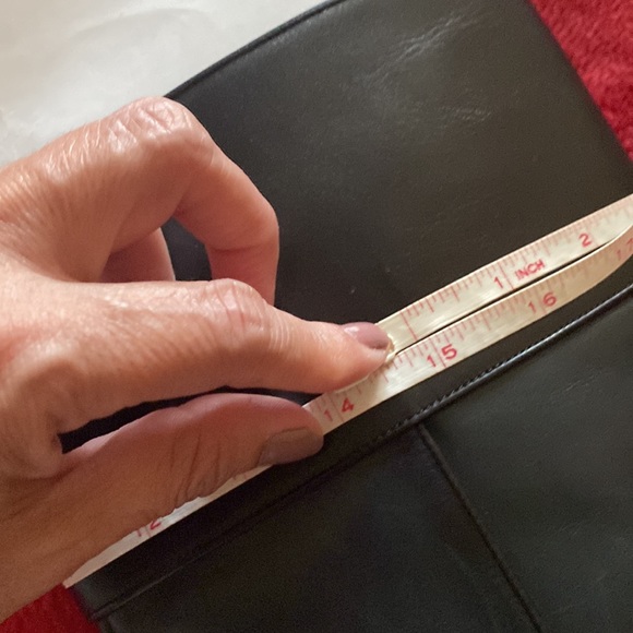 Louis Vuitton - Picture 7 of 8